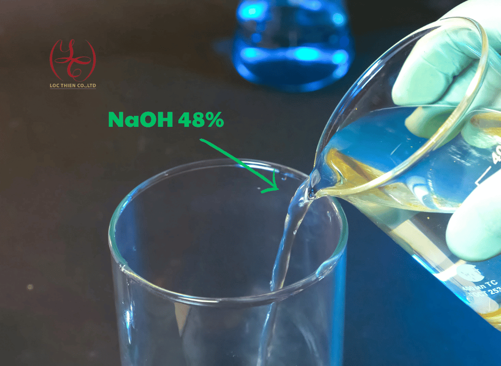 Công dụng của Xút NaOH 48% trong vệ sinh hồ bơi